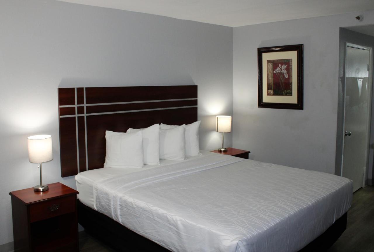 Rancho San Diego Inn&suites Hotel